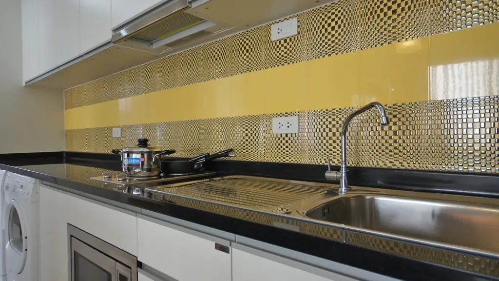 outlet kitchen2