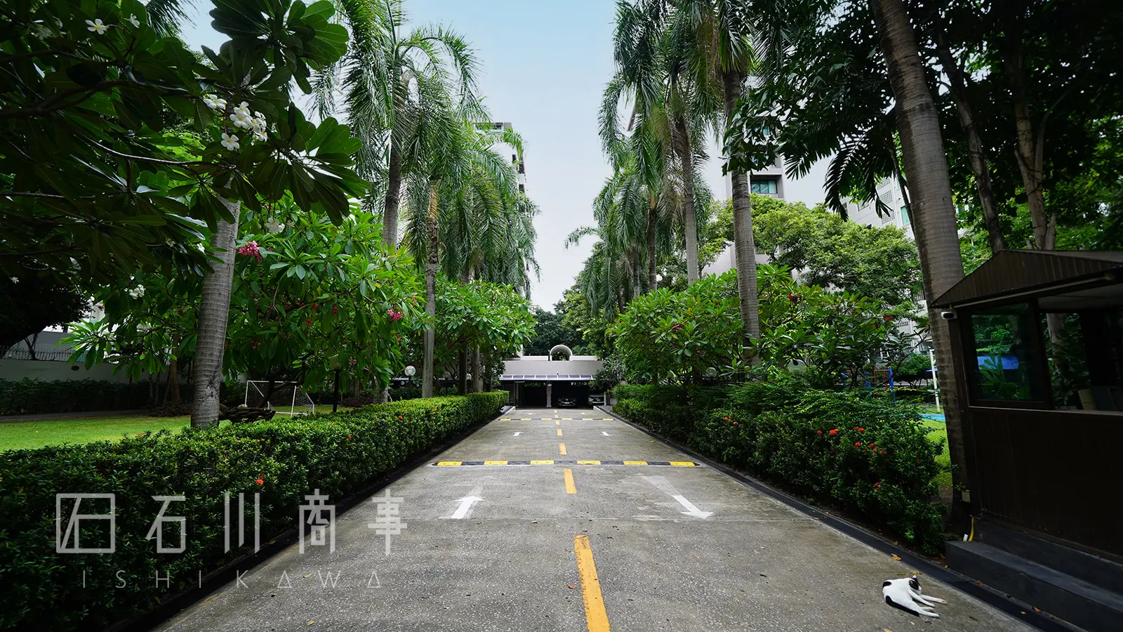 Phirom Garden Residence, Entrance