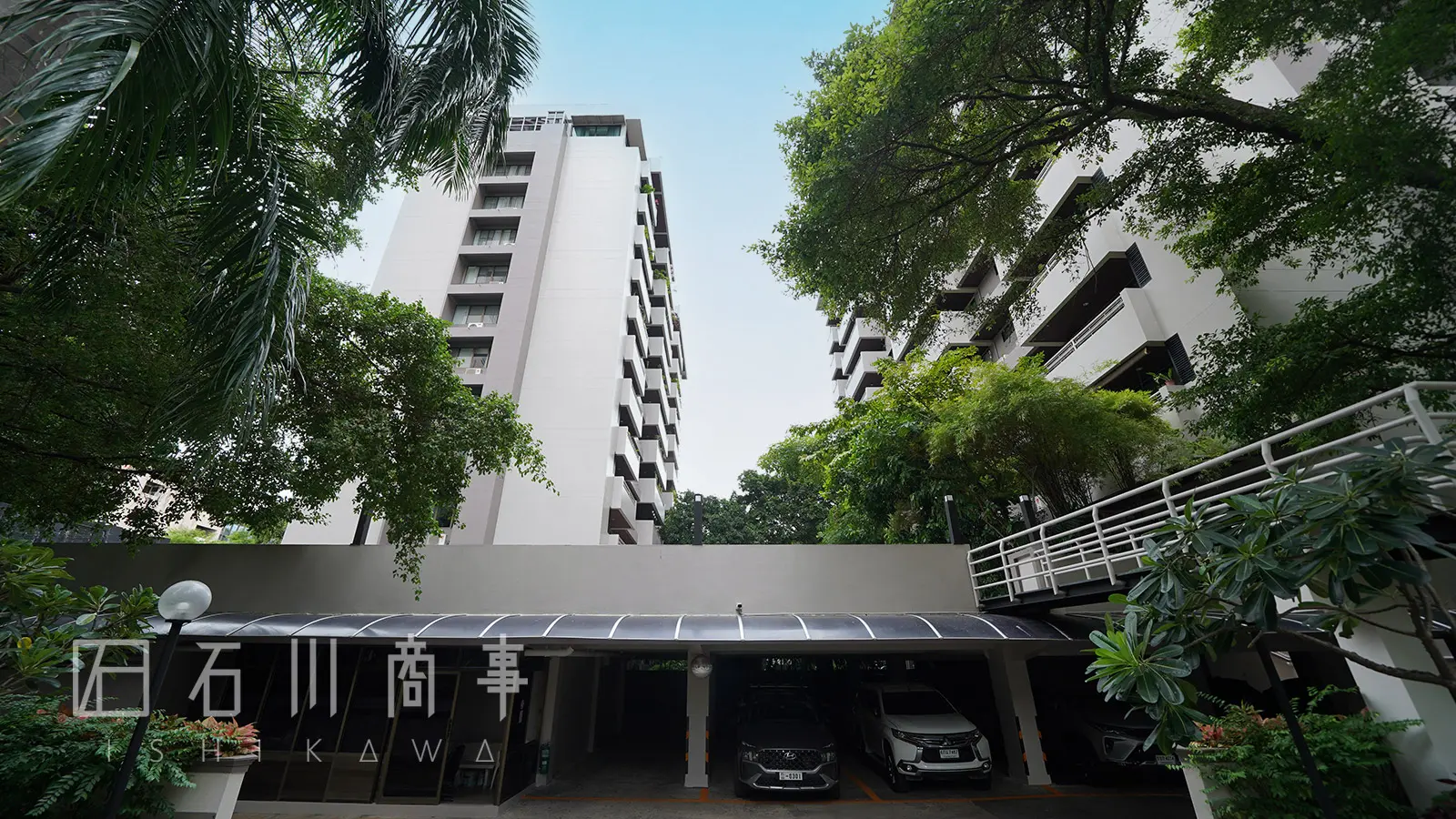 Phirom Garden Residence, Entrance