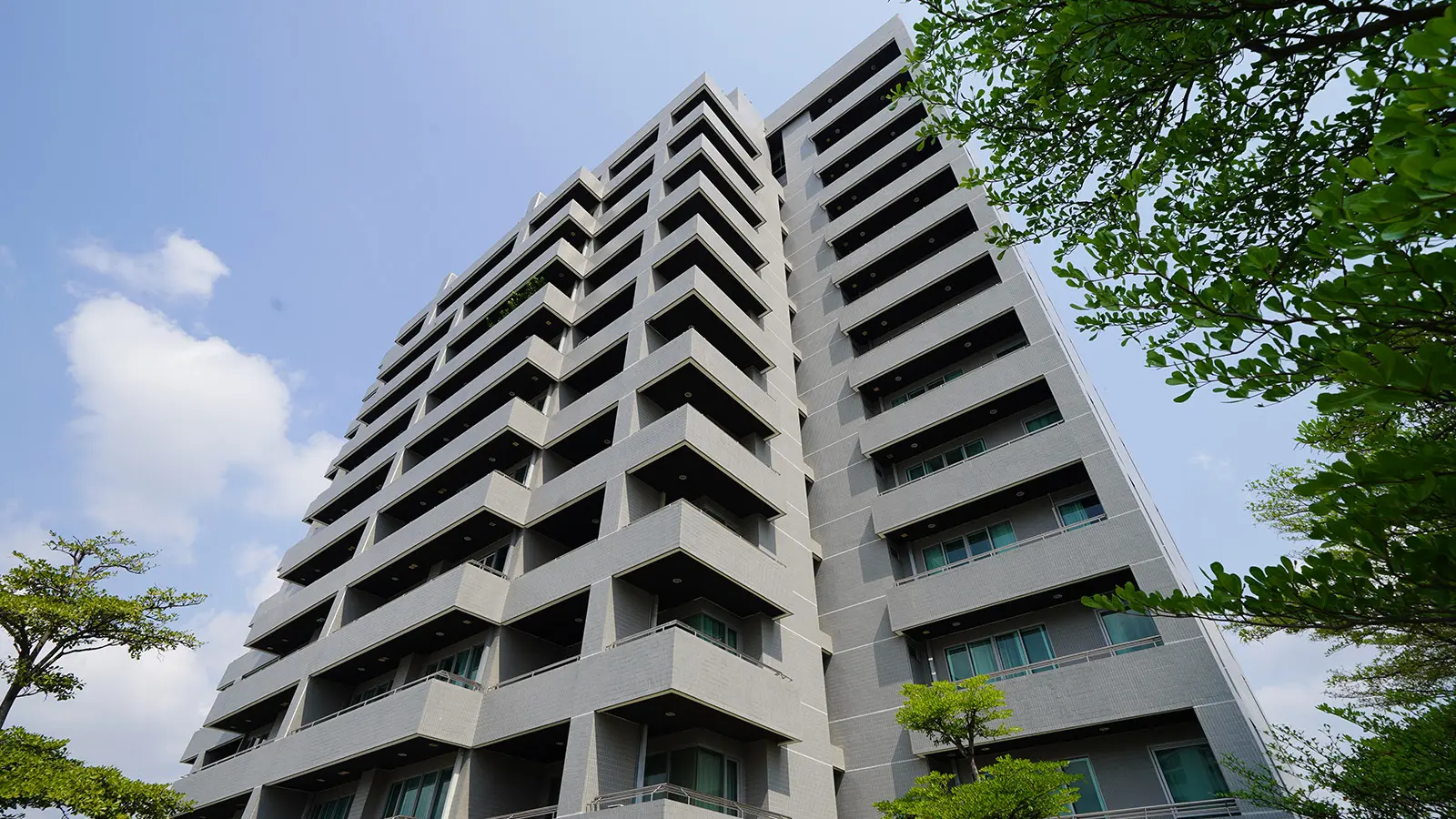 park thonglor tower, building
