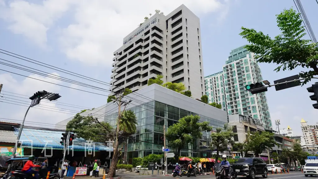 トンロー周辺・5万バーツ台で探す『納得』の1LDKサービスアパート 4 park thonglor tower, building