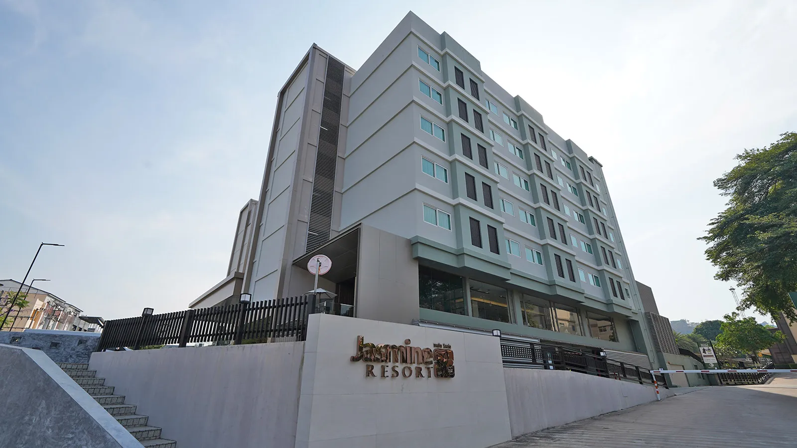 jasmine resort sriracha eyecatch