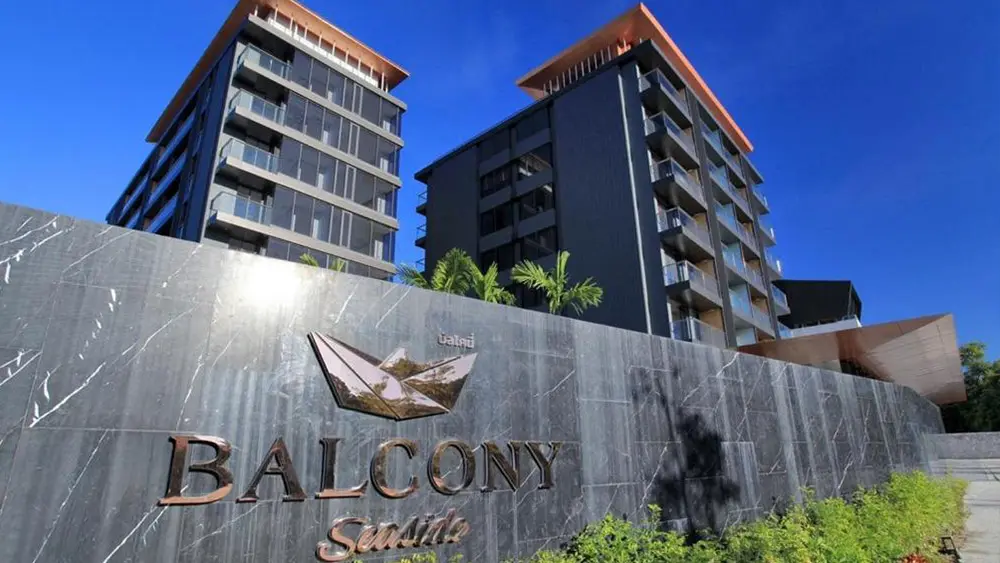 balcony seaside sriracha eyecatch